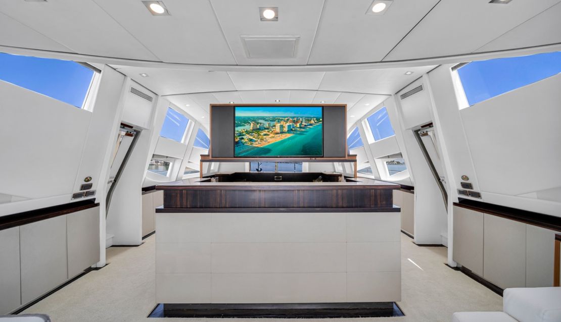 105 Leopard Yacht - Miami yacht rental