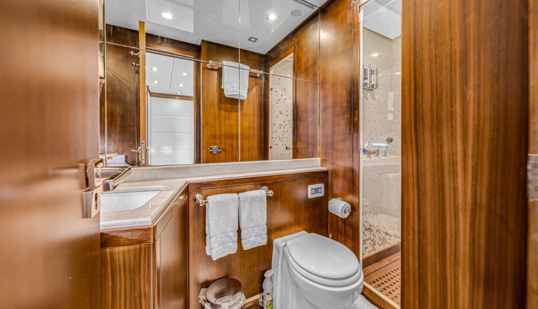 105 Leopard Yacht - Miami yacht rental