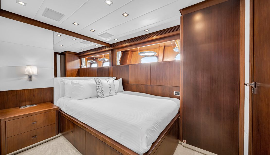 105 Leopard Yacht - Miami yacht rental