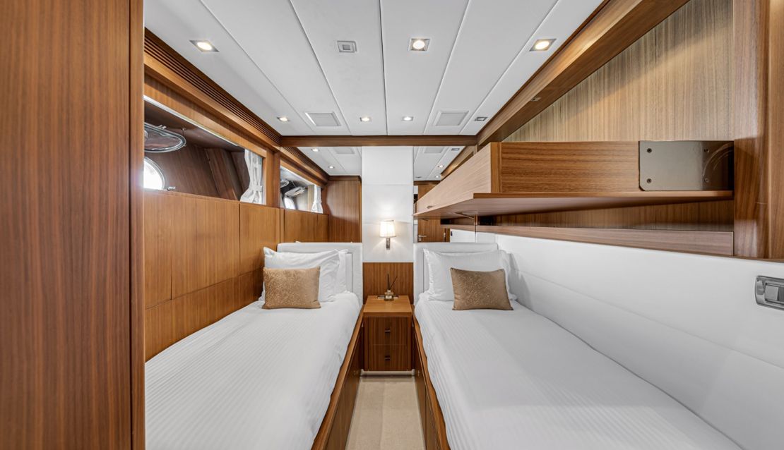 105 Leopard Yacht - Miami yacht rental