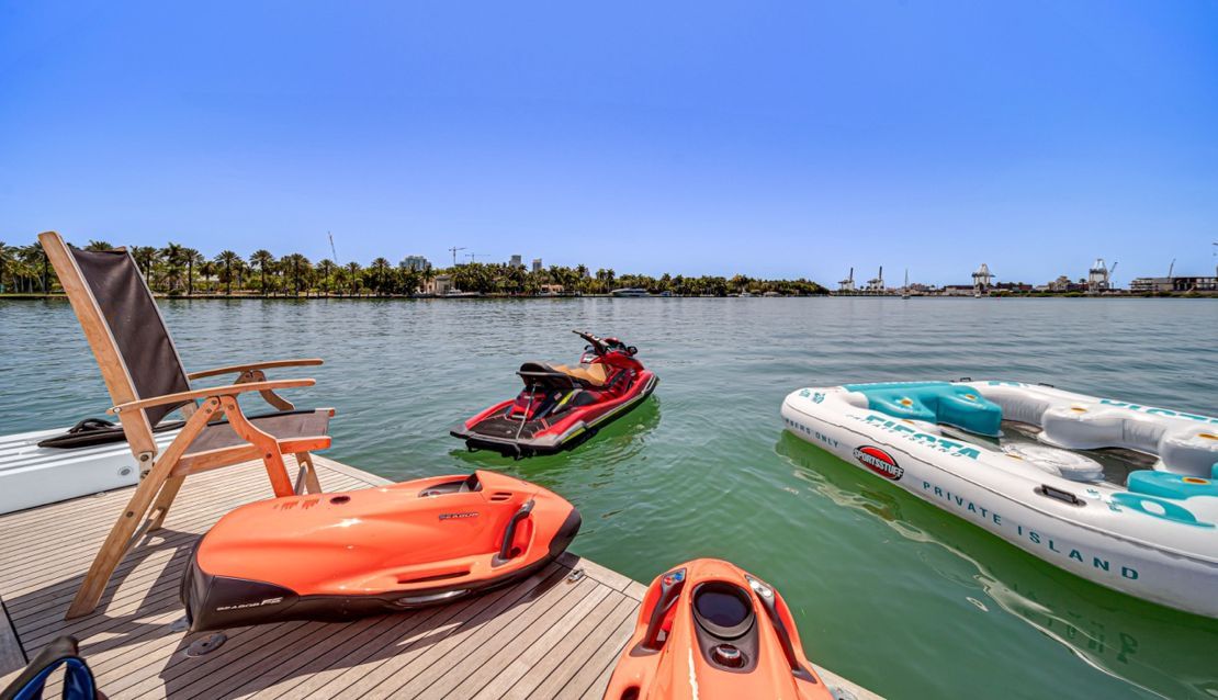 105 Leopard Yacht - Miami yacht rental