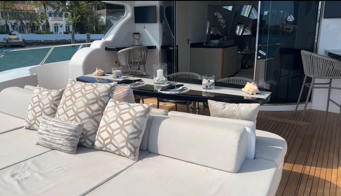 105 Leopard Yacht - Miami yacht rental