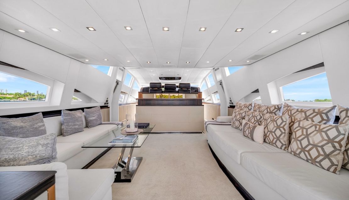 105 Leopard Yacht - Miami yacht rental