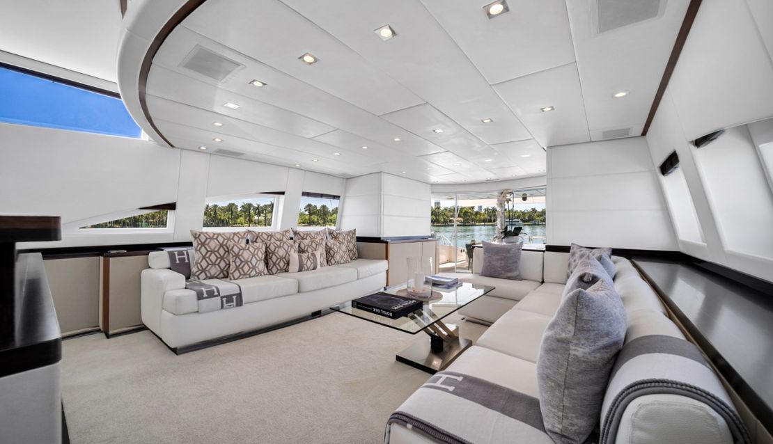 105 Leopard Yacht - Miami yacht rental