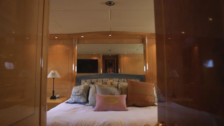 105 Mangusta Yacht - Miami yacht rental