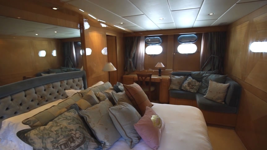 105 Mangusta Yacht - Miami yacht rental