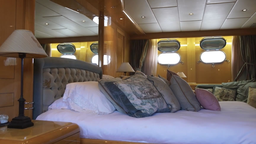 105 Mangusta Yacht - Miami yacht rental