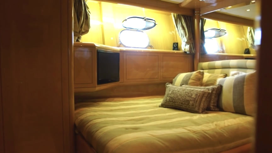 105 Mangusta Yacht - Miami yacht rental