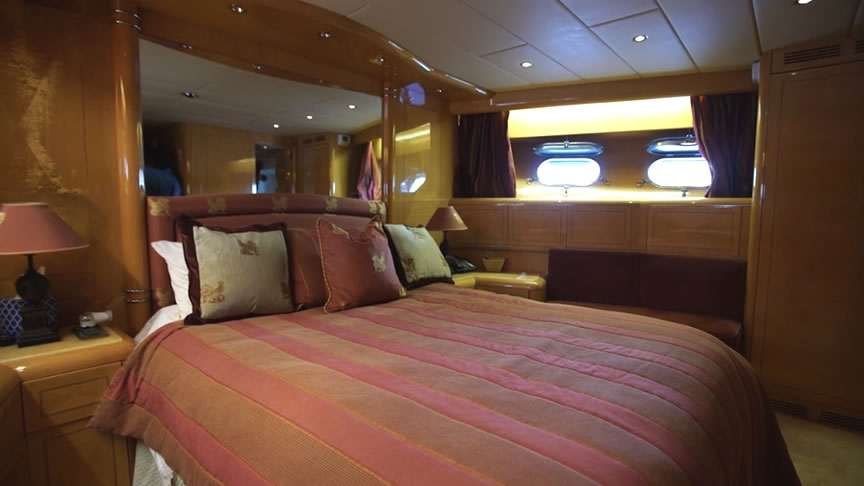 105 Mangusta Yacht - Miami yacht rental