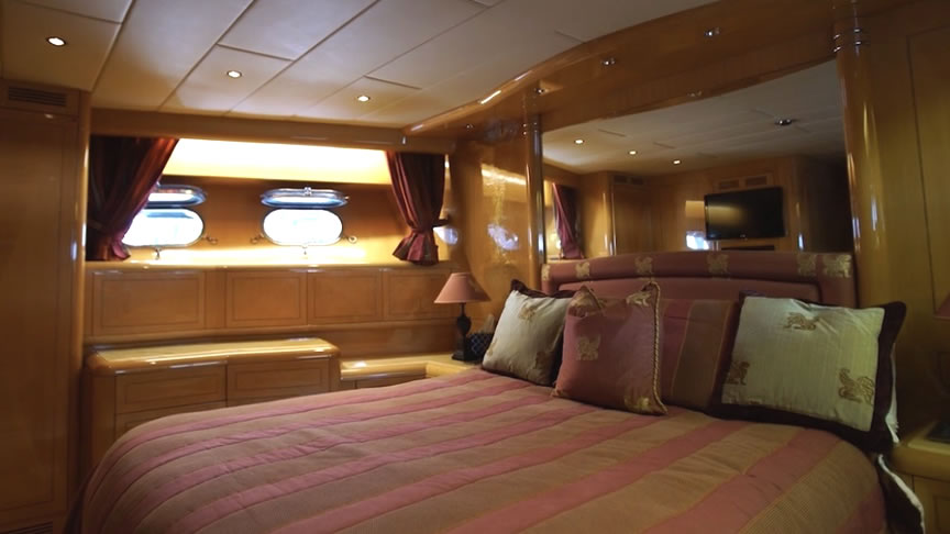 105 Mangusta Yacht - Miami yacht rental