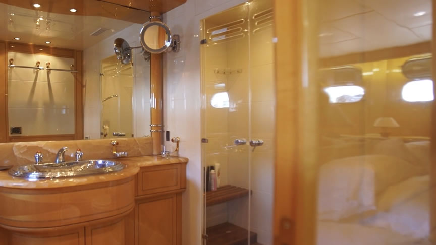 105 Mangusta Yacht - Miami yacht rental