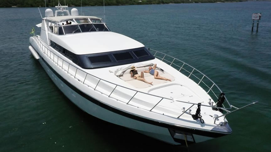 105 Mangusta Yacht - Miami yacht rental