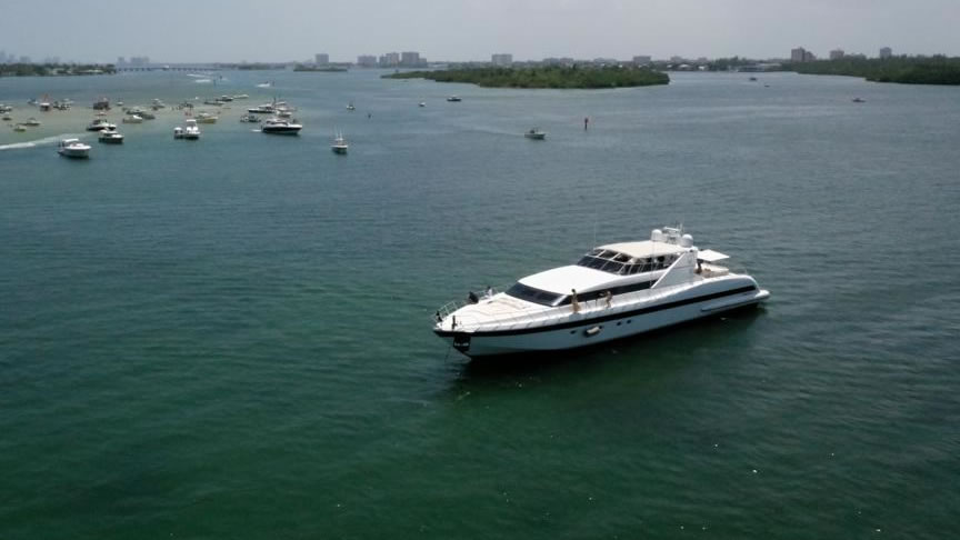 105 Mangusta Yacht - Miami yacht rental