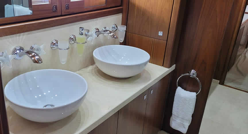 108 Predator Custom - Miami yacht rental