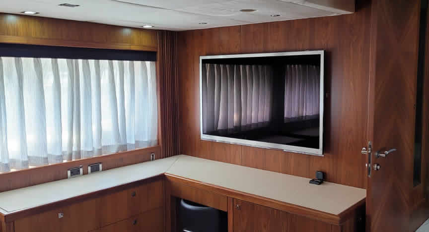 108 Predator Custom - Miami yacht rental