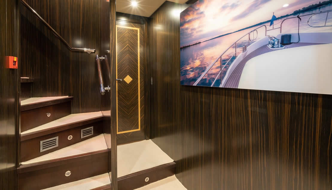 115 Leopard Mega Yacht - Miami yacht rental