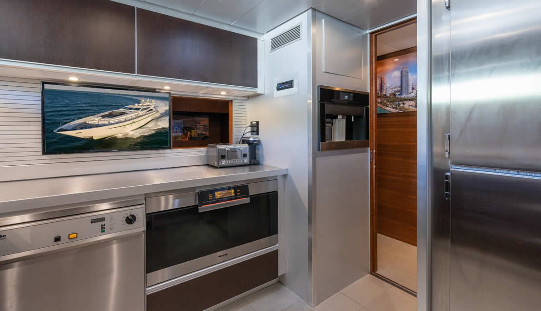 115 Leopard Mega Yacht - Miami yacht rental