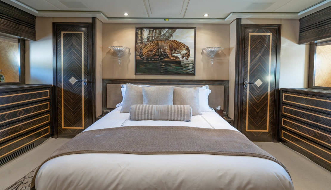 115 Leopard Mega Yacht - Miami yacht rental