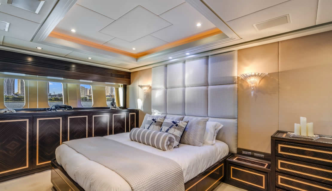 115 Leopard Mega Yacht - Miami yacht rental