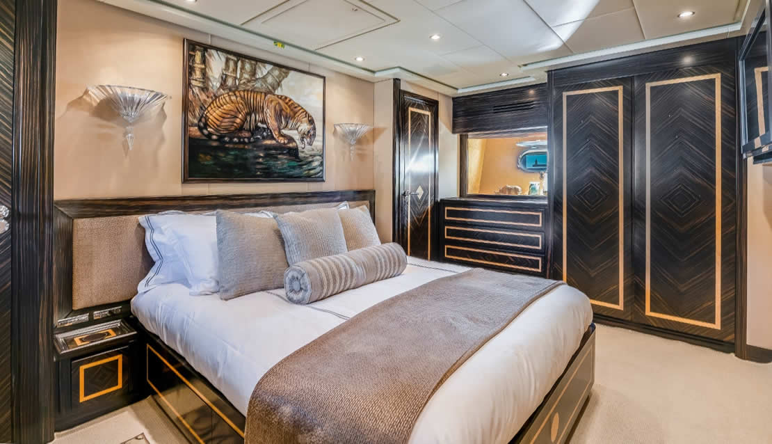 115 Leopard Mega Yacht - Miami yacht rental