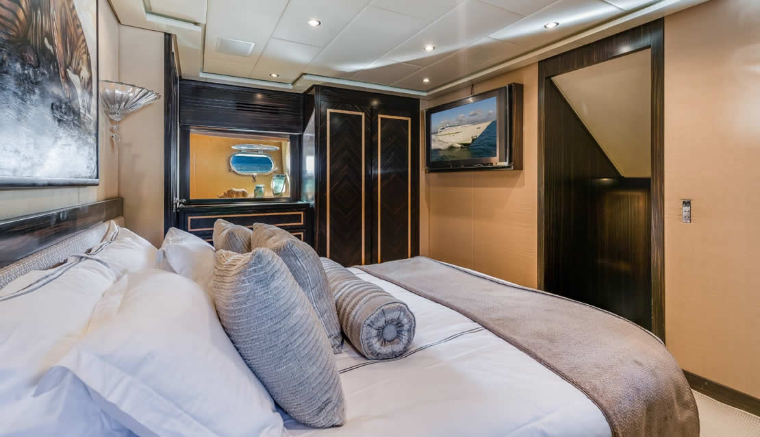 115 Leopard Mega Yacht - Miami yacht rental