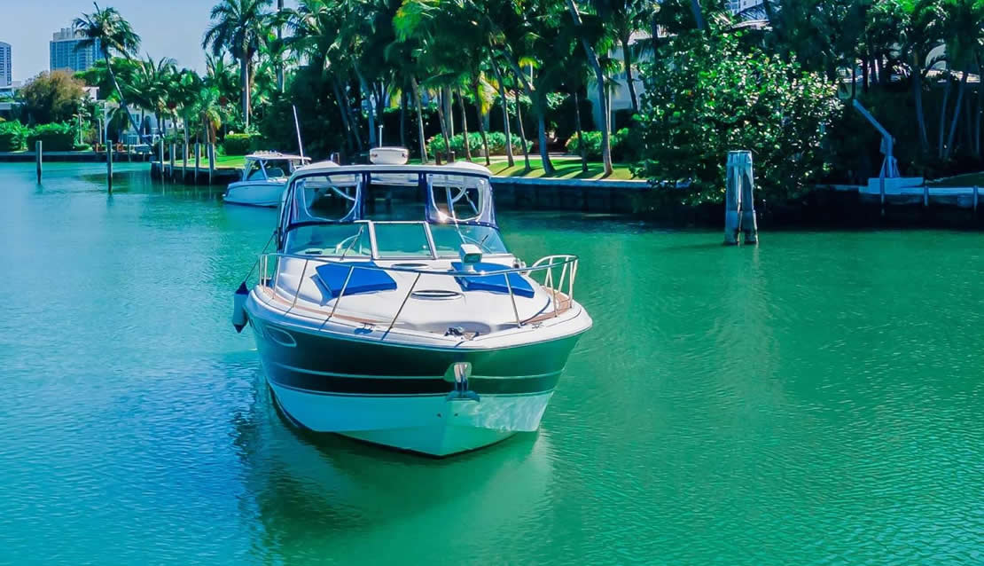 40 Larson - Miami yacht rental