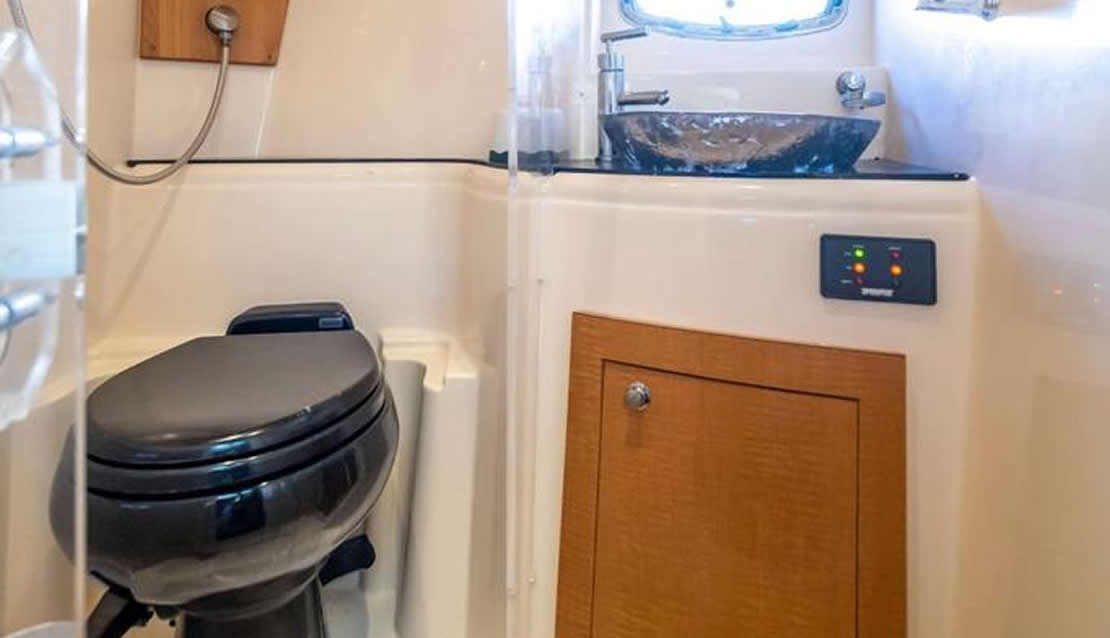 40 Larson - Miami yacht rental