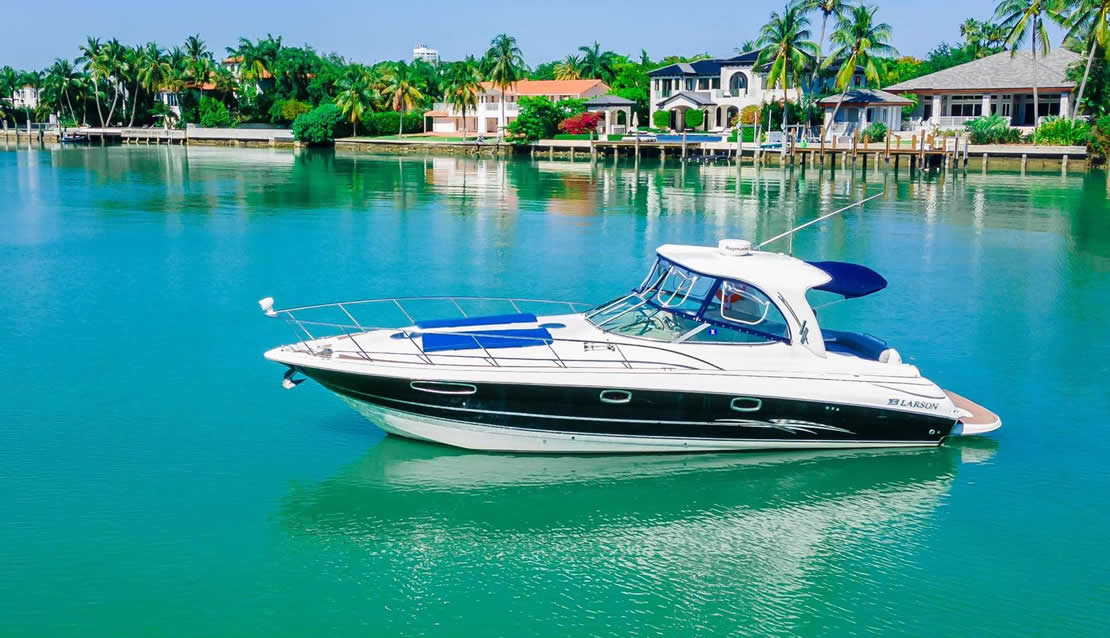 40 Larson - Miami yacht rental