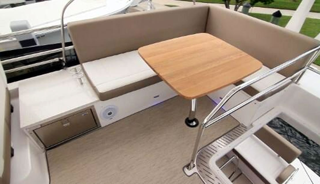 48 Regal Flybridge - Miami yacht rental