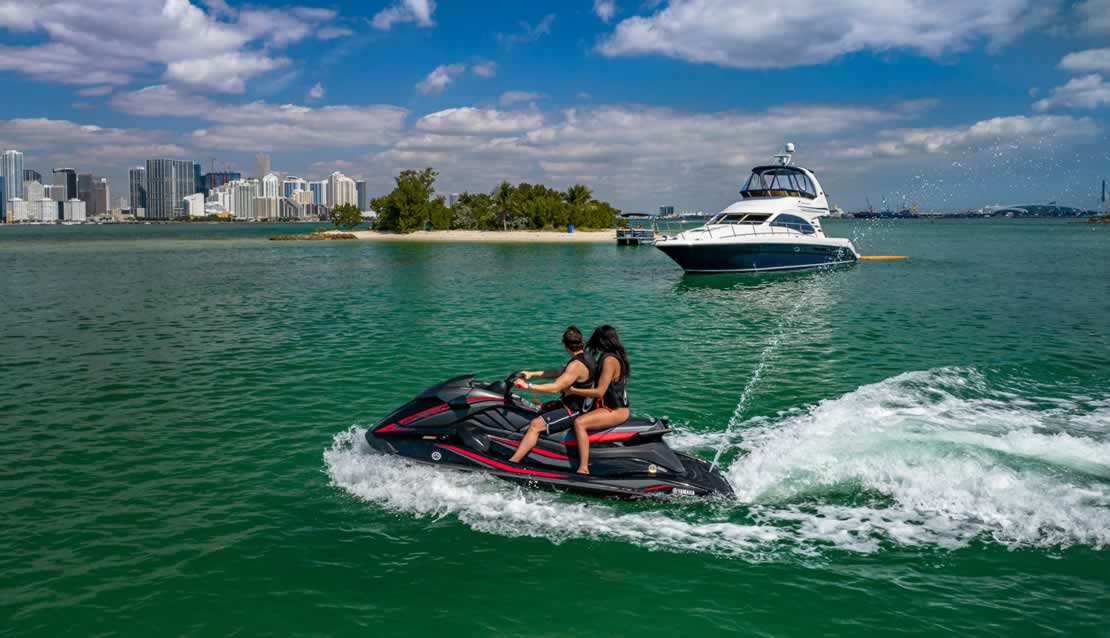 48 Sea Ray Flybridge - Miami yacht rental