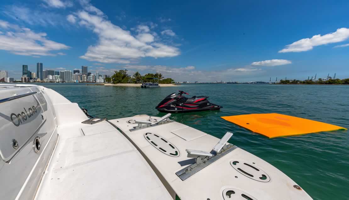 48 Sea Ray Flybridge - Miami yacht rental