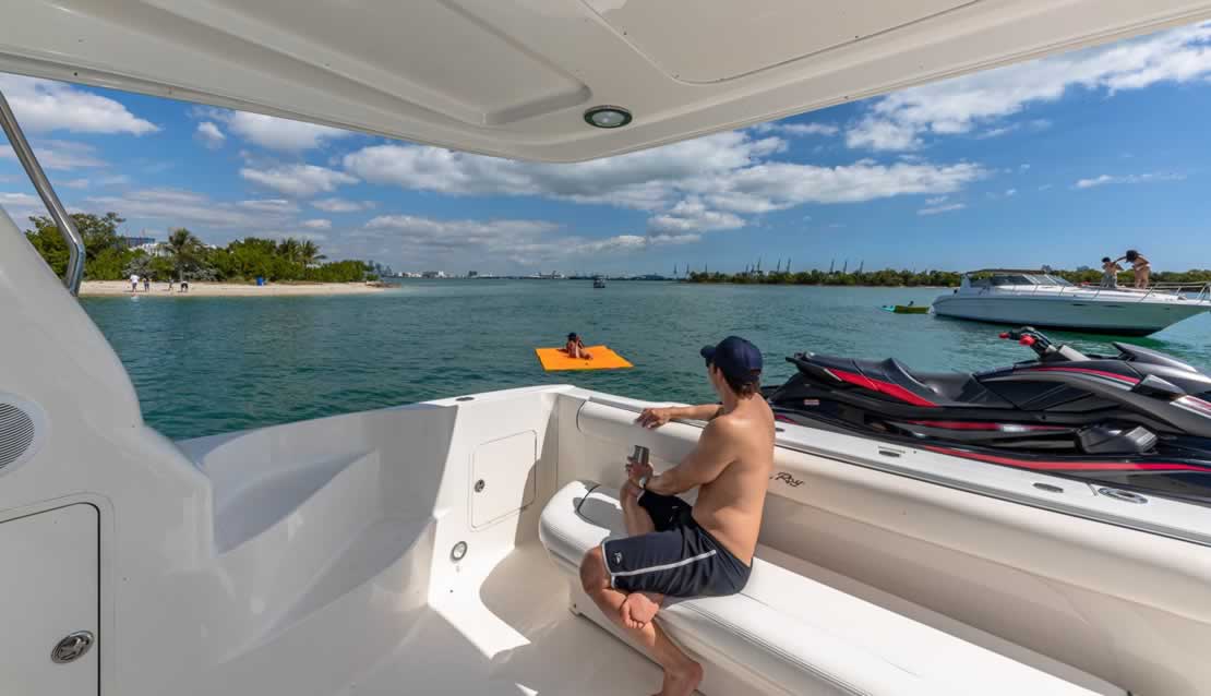 48 Sea Ray Flybridge - Miami yacht rental