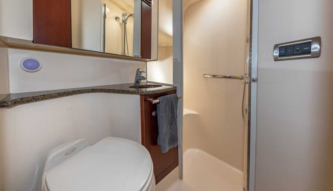 48 Sea Ray Flybridge - Miami yacht rental