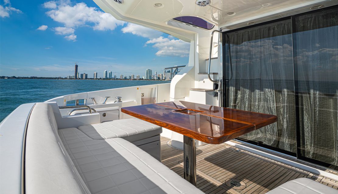 58 Azimut Flybridge - Miami yacht rental