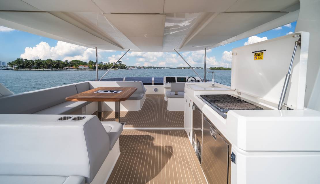 60 Leopard Power Catamaran - Miami yacht rental