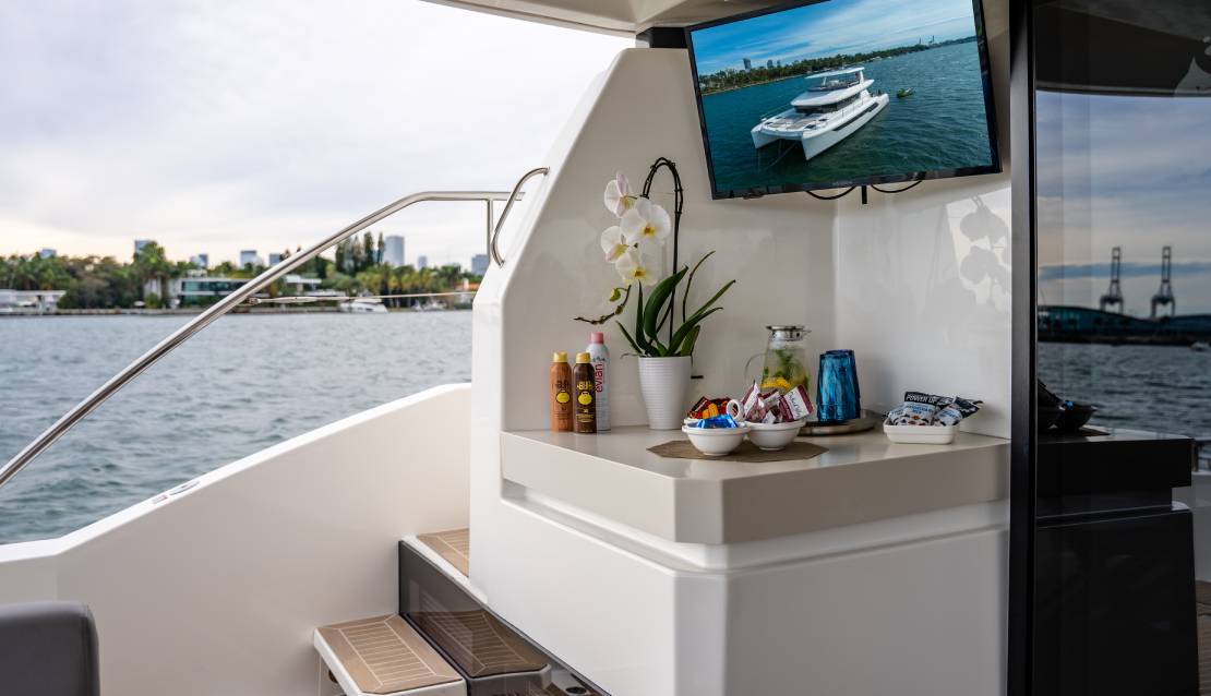 60 Leopard Power Catamaran - Miami yacht rental