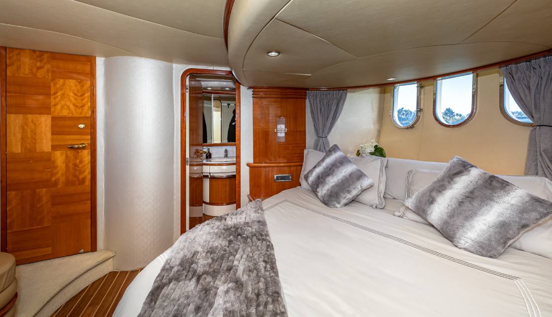 62 Azimut Flybridge - Miami yacht rental