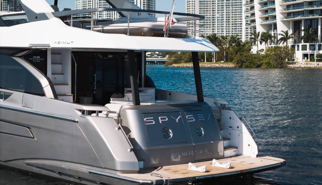 68 Azimut Flybridge Custom Gray - Miami yacht rental