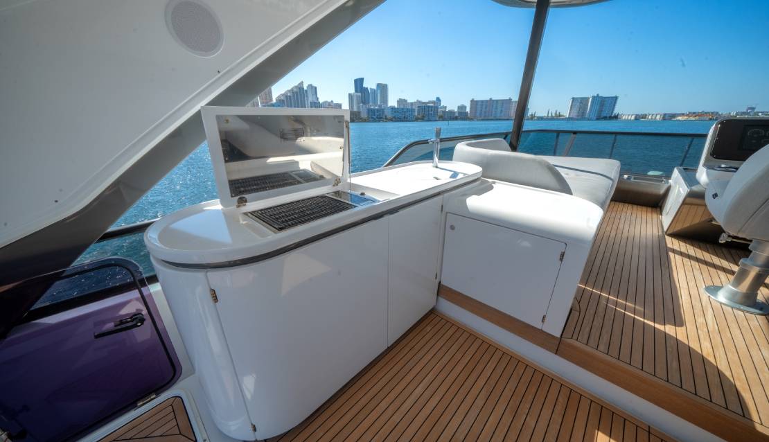 68 Azimut Flybridge Custom Gray - Miami yacht rental