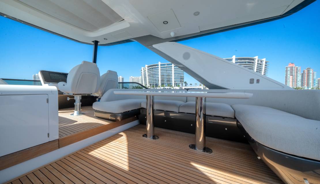 68 Azimut Flybridge Custom Gray - Miami yacht rental