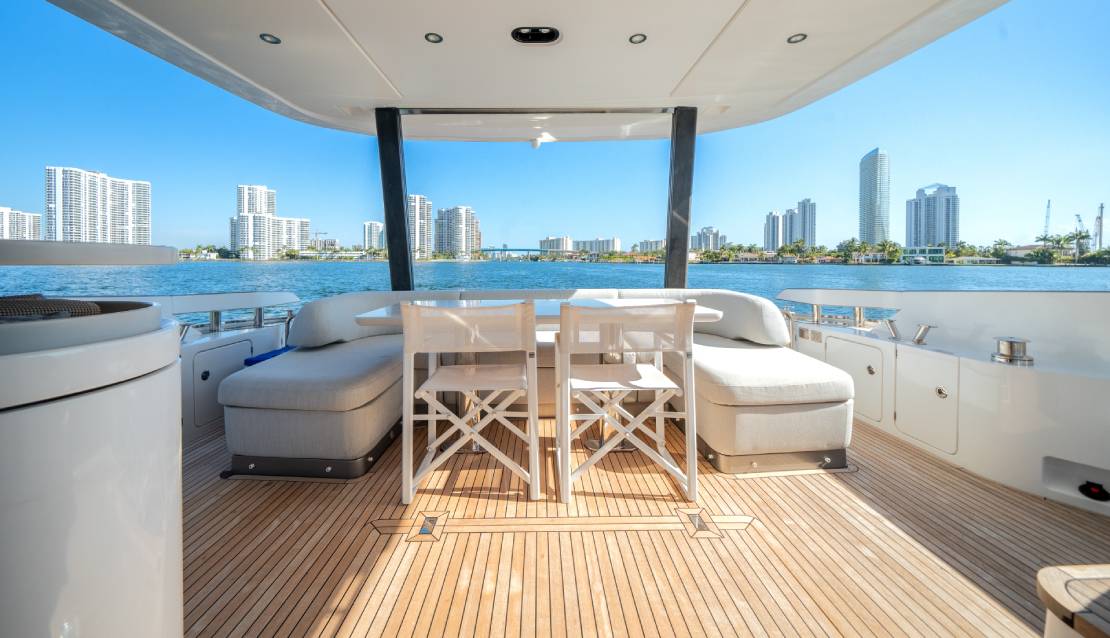 68 Azimut Flybridge Custom Gray - Miami yacht rental