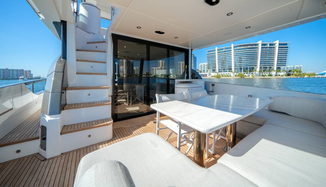 68 Azimut Flybridge Custom Gray - Miami yacht rental