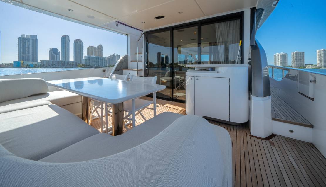 68 Azimut Flybridge Custom Gray - Miami yacht rental