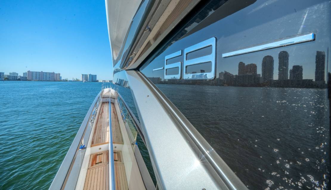 68 Azimut Flybridge Custom Gray - Miami yacht rental