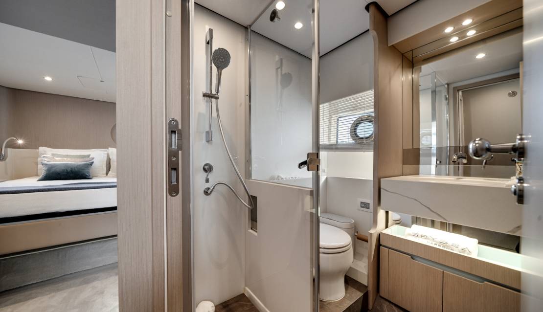 68 Azimut Flybridge Custom Gray - Miami yacht rental