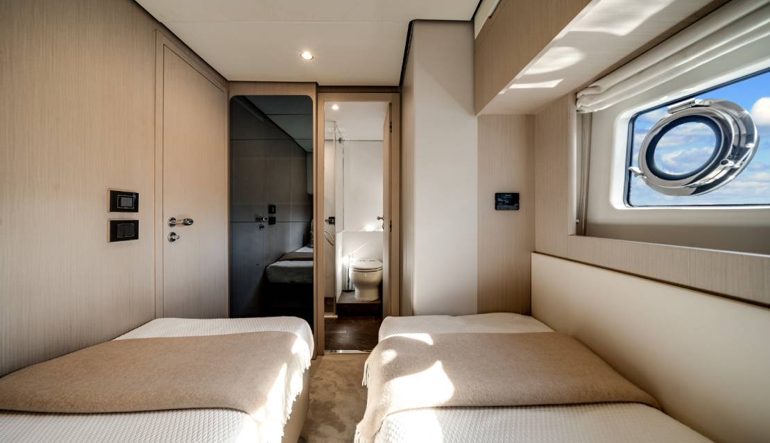 68 Azimut Flybridge Custom Gray - Miami yacht rental