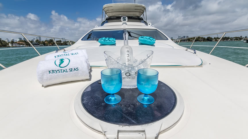 68 Azimut Plus - Miami yacht rental