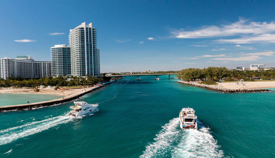 70 Azimut Lupo 2 - Miami yacht rental