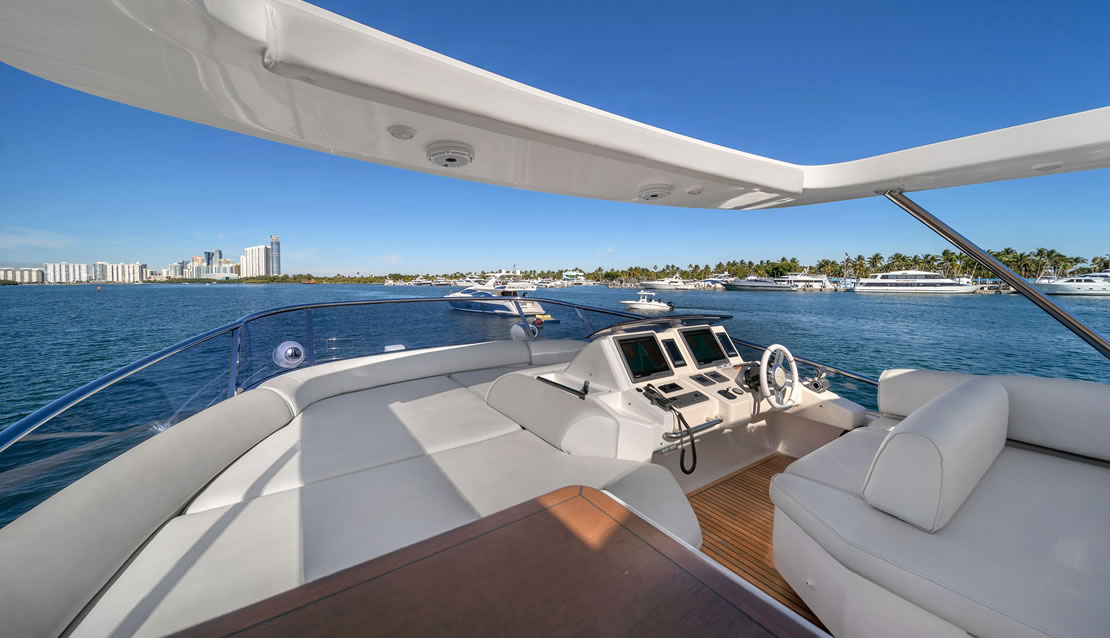 70 Azimut Lupo 2 - Miami yacht rental
