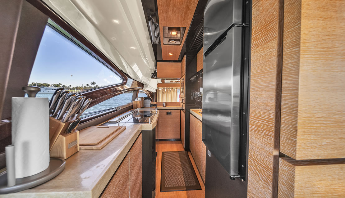 70 Azimut Lupo 2 - Miami yacht rental